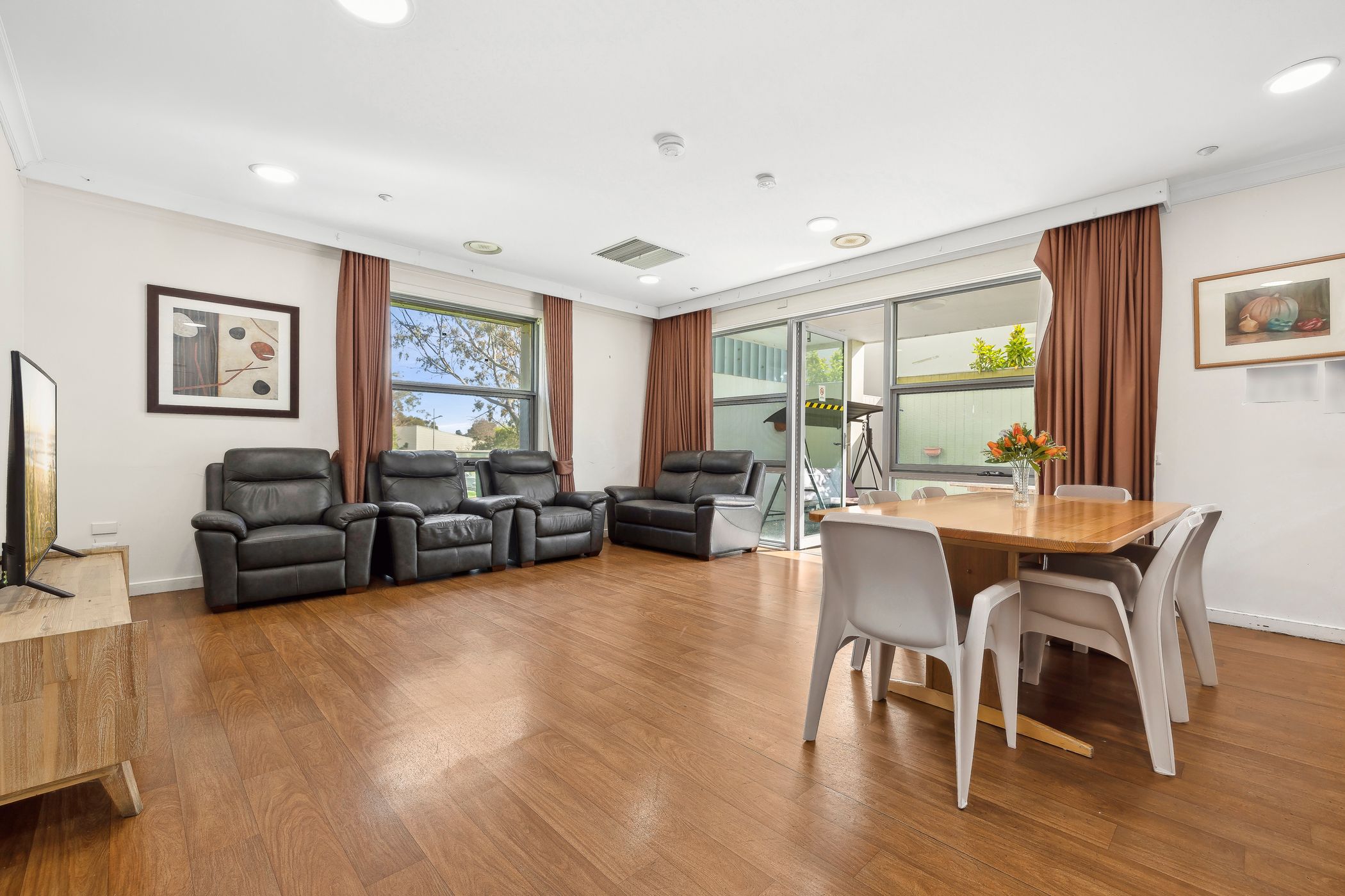 Delightfully welcoming HPS home located in Kew — Home image 2