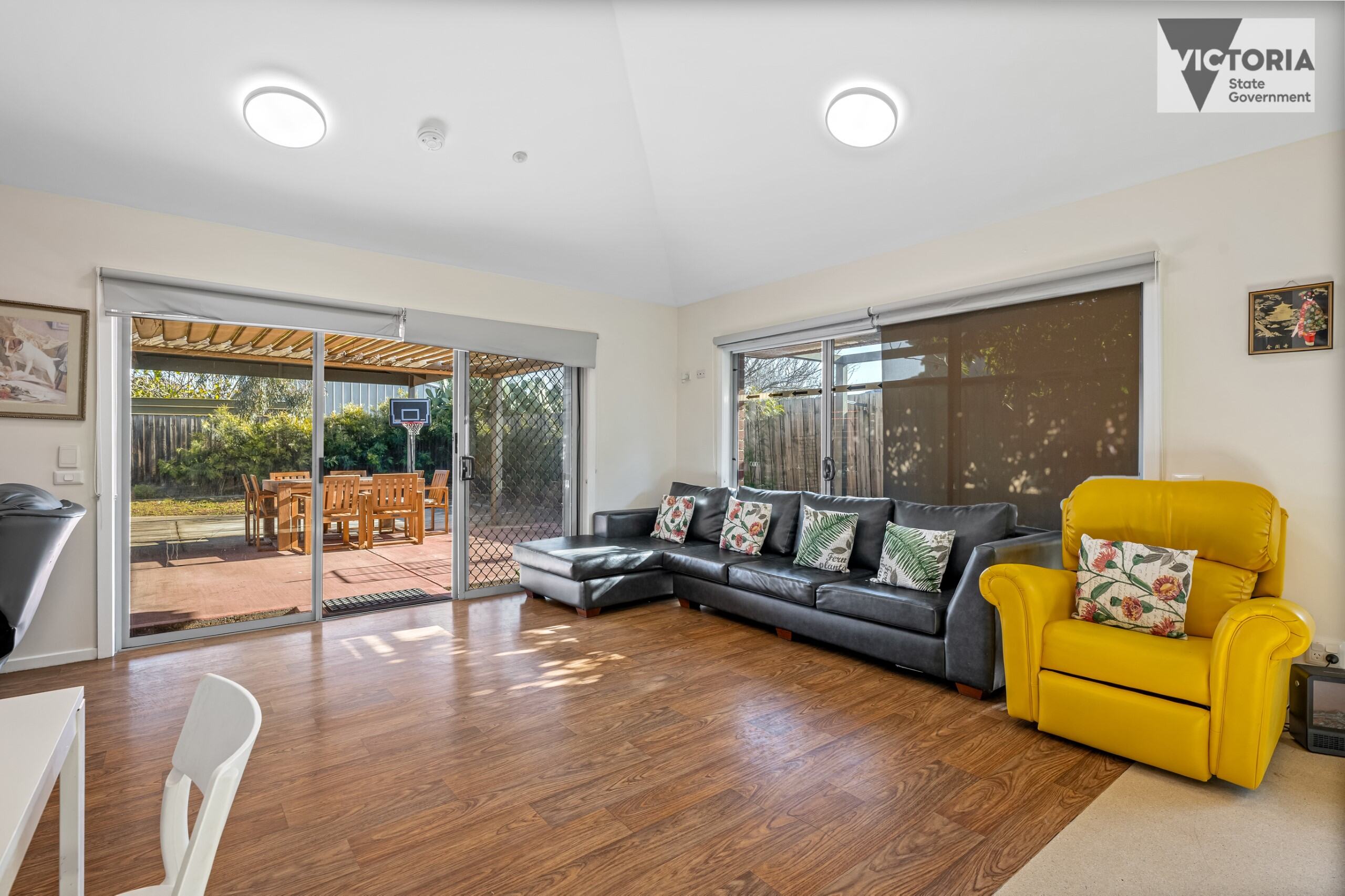 Enjoy the diverse community with close access to the city, airport and more! — Home image 6