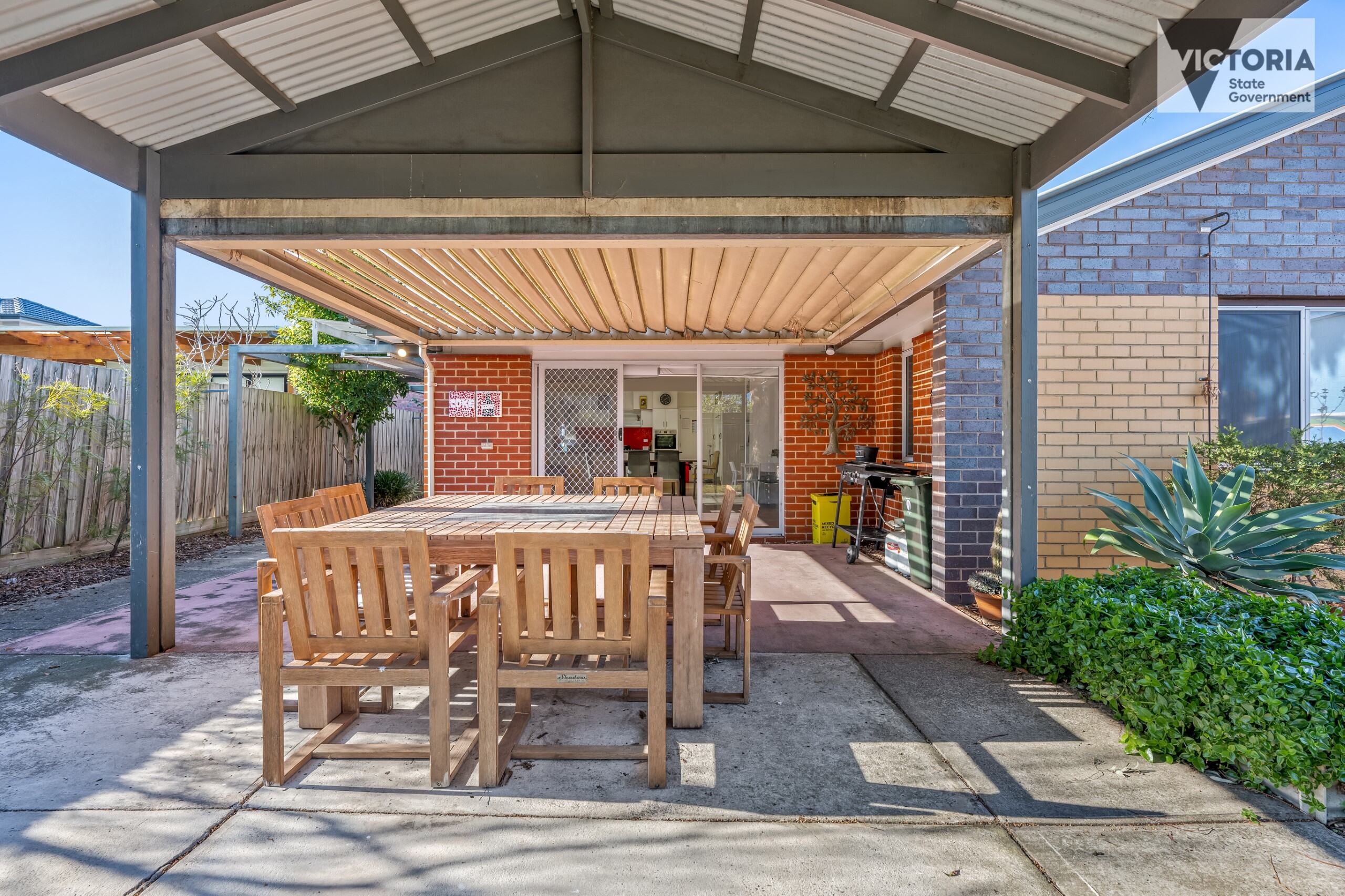 Enjoy the diverse community with close access to the city, airport and more! — Home image 7