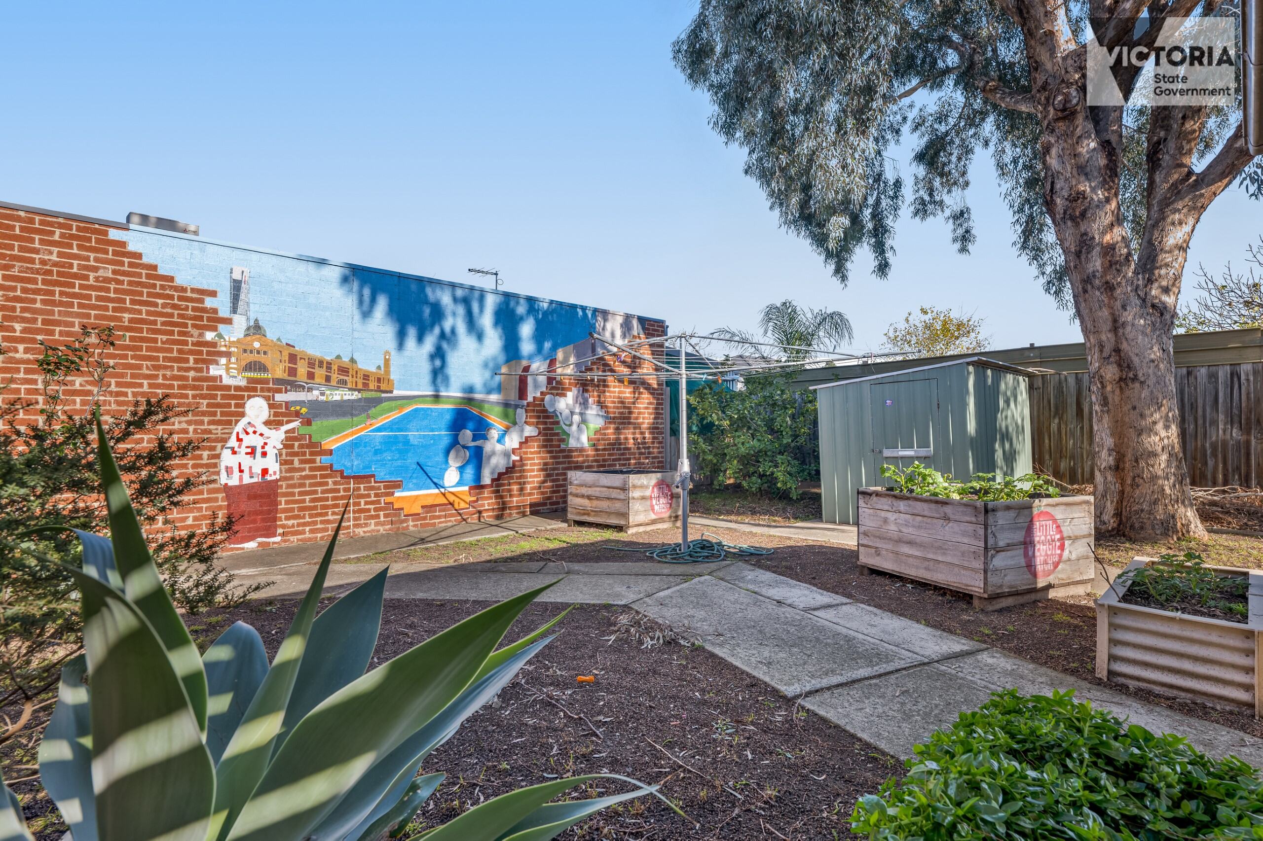 Enjoy the diverse community with close access to the city, airport and more! — Home image 8