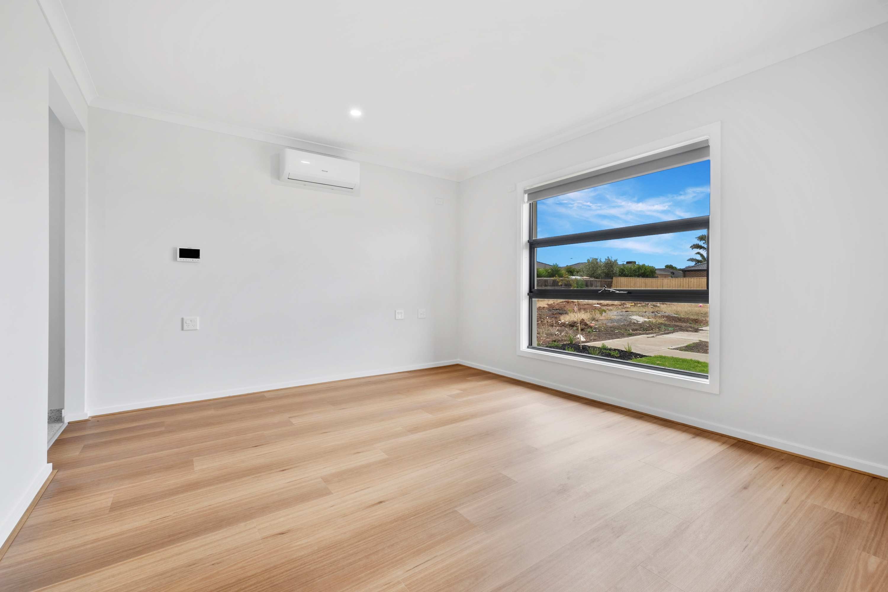 HPS, SDA Home Available in Clyde, Victoria - Ready to Move - In !!! — Home image 2