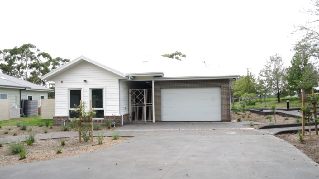 MODERN HPS HOME LOCATED IN MORRISET in Bonnells Bay
