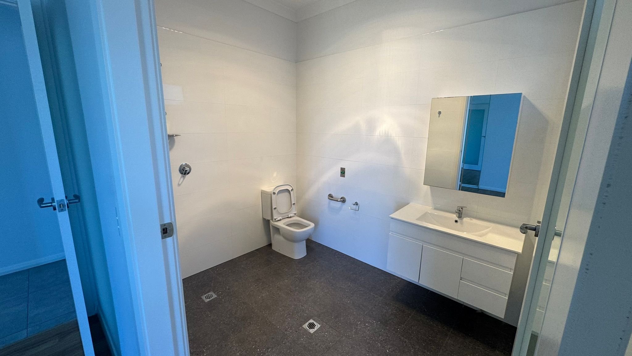 2 Bedroom ROBUST SDA in the heart of Windsor — Home image 8