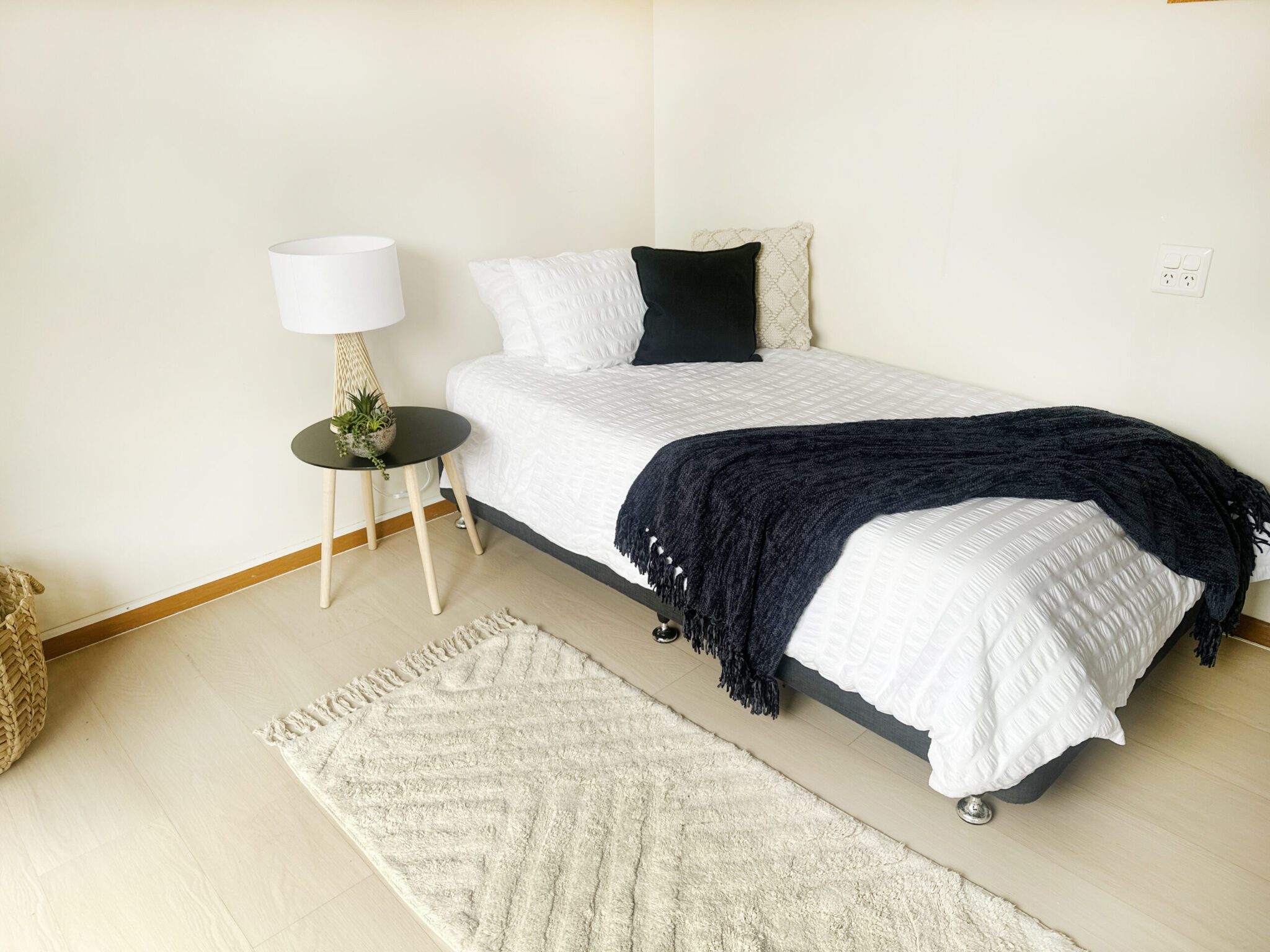 Modern light filled home — Home image 2