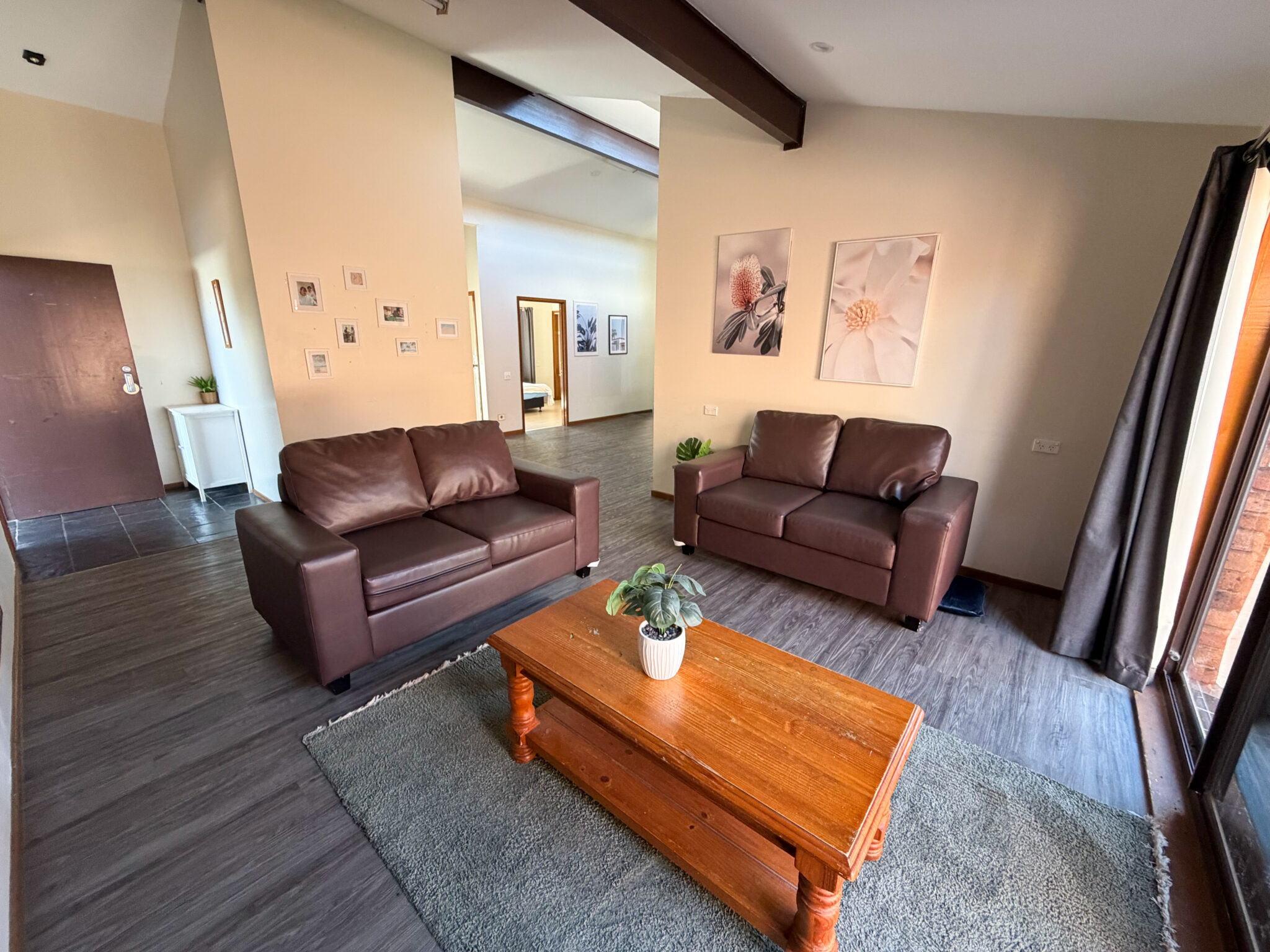 Modern light filled home — Home image 3