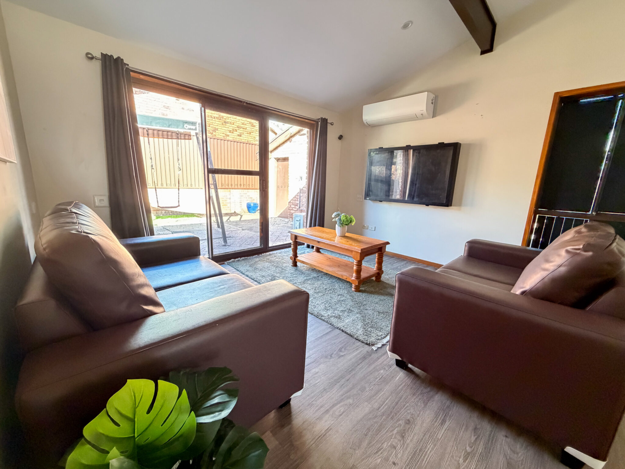 Modern light filled home — Home image 4