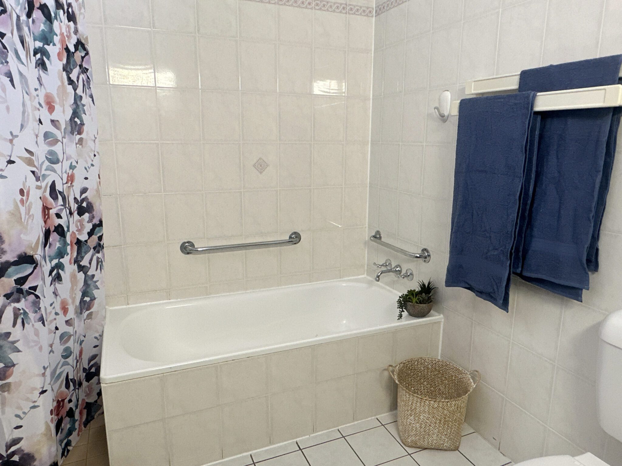 Modern light filled home — Home image 11