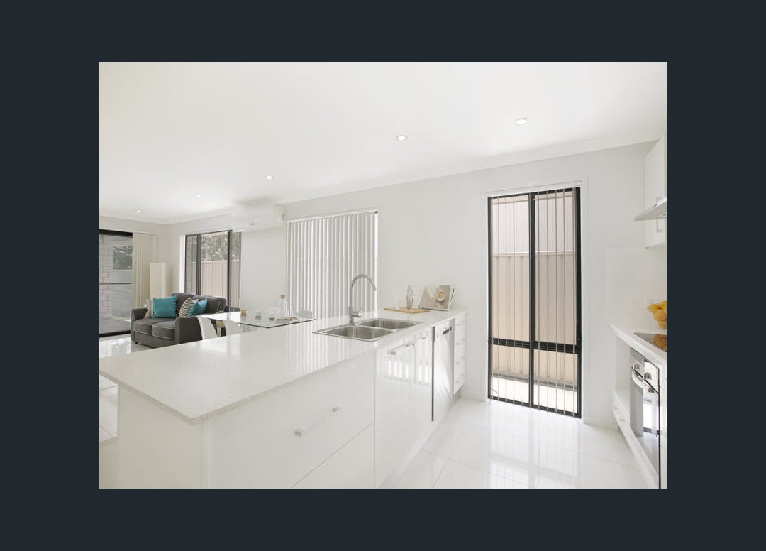 Sunny, light 4 bedroom house on the bayside — Home image 6