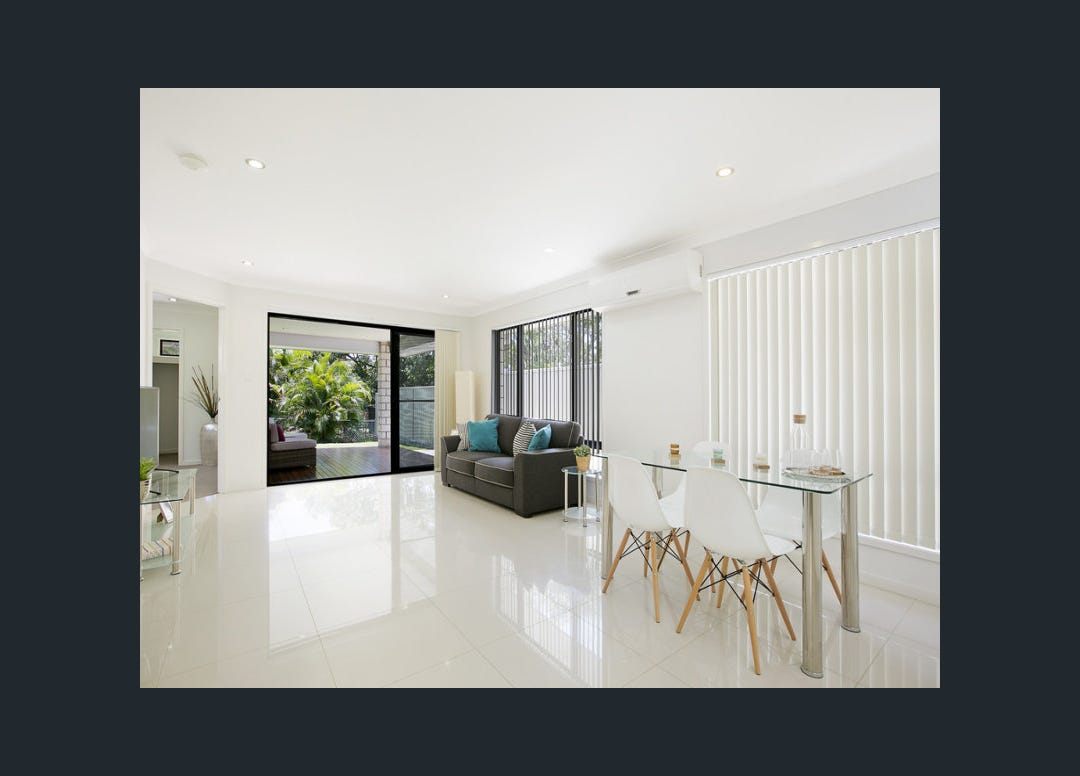 Sunny, light 4 bedroom house on the bayside — Home image 7