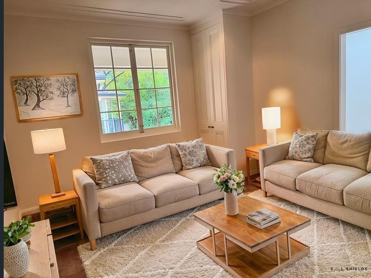 Magnificent Ladies Home In the Desirable North Shore — Home image 2