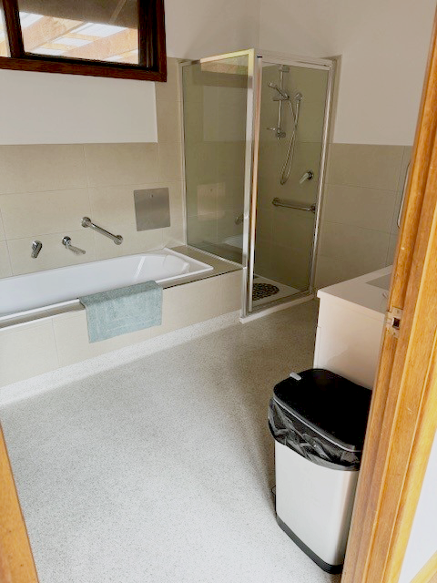 2 SIL vacancies in spacious residence in leafy Montmorency — Home image 3