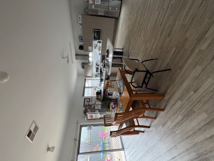 Lifestyle surrounded by hills and coastline — Home image 2