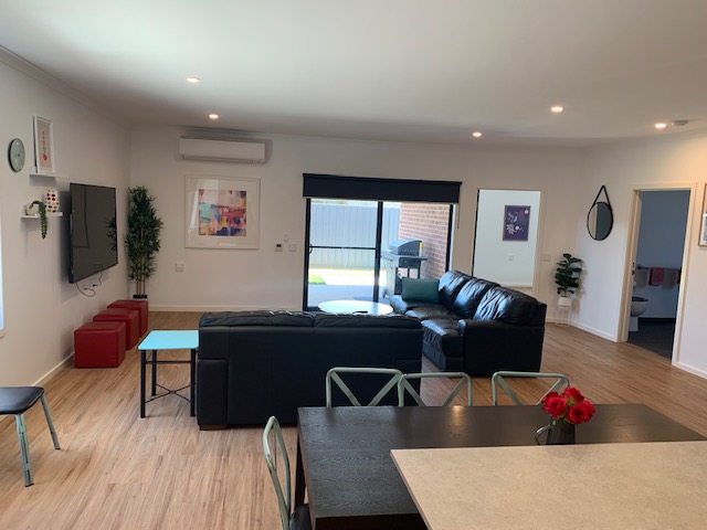 Lovely housemates looking for a new lady to join them - 3 bedroom SDA in Delacombe