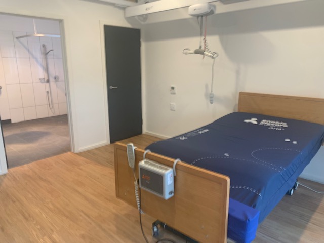 Lovely housemates looking for a new lady to join them - 3 bedroom SDA — Home image 8