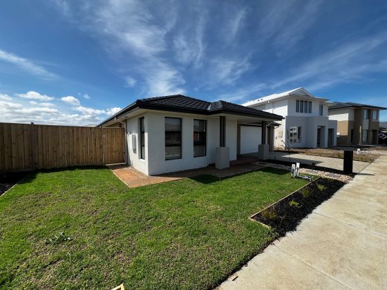 Armstrong Creek - Robust 2 bedroom +OOA available now in Armstrong Creek