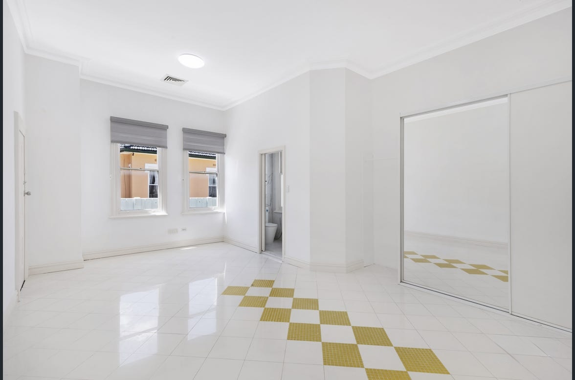 Strathfield - Lovely Spacious Home w/ Large Rooms, 24hr Care — Home image 4