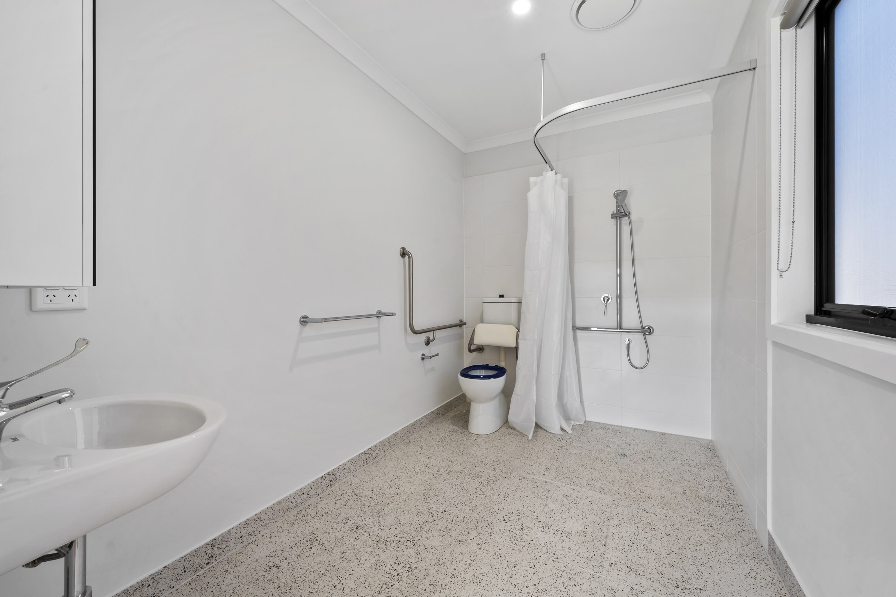 ROBUST SDA 2+OOA - HOUSE AVAILABLE IN CRANBOURNE WEST — Home image 4