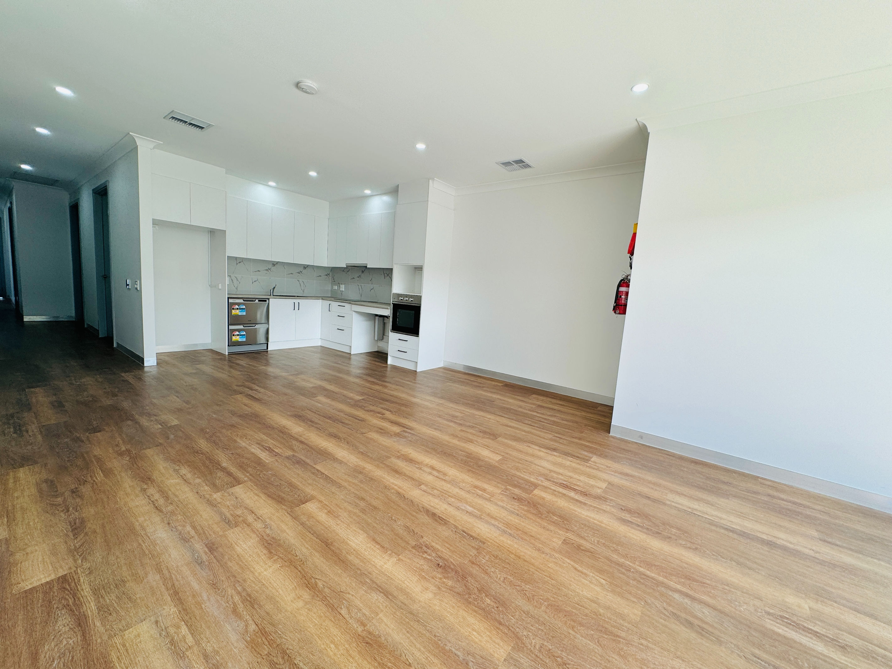 IMMACULATE SDA Home - 2 bedrooms Available with OOA--Port Adelaide — Home image 5