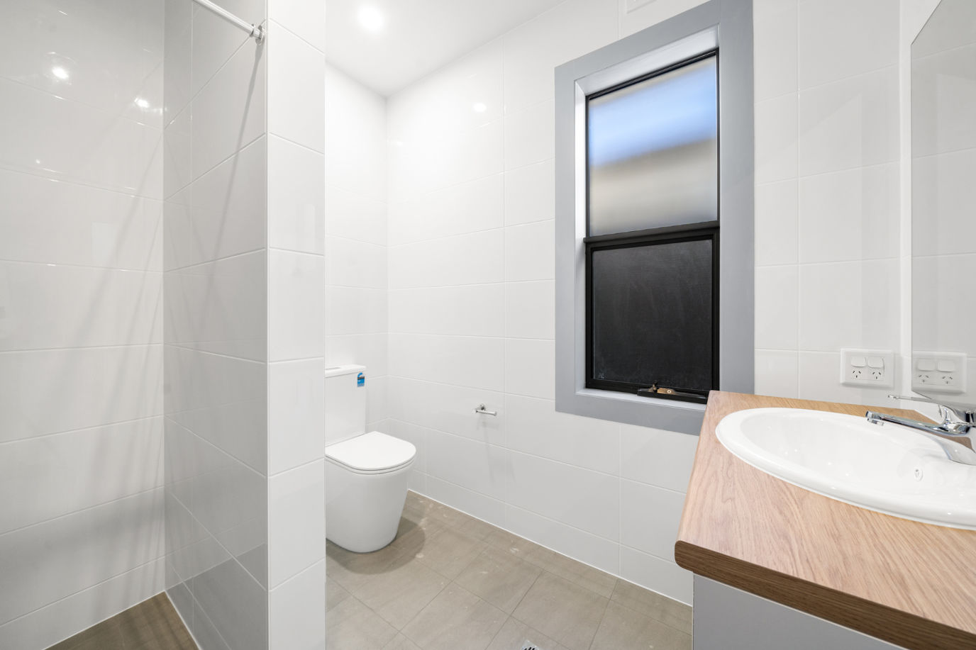 IMMACULATE SDA Home - 2 bedrooms Available with OOA--Port Adelaide — Home image 10