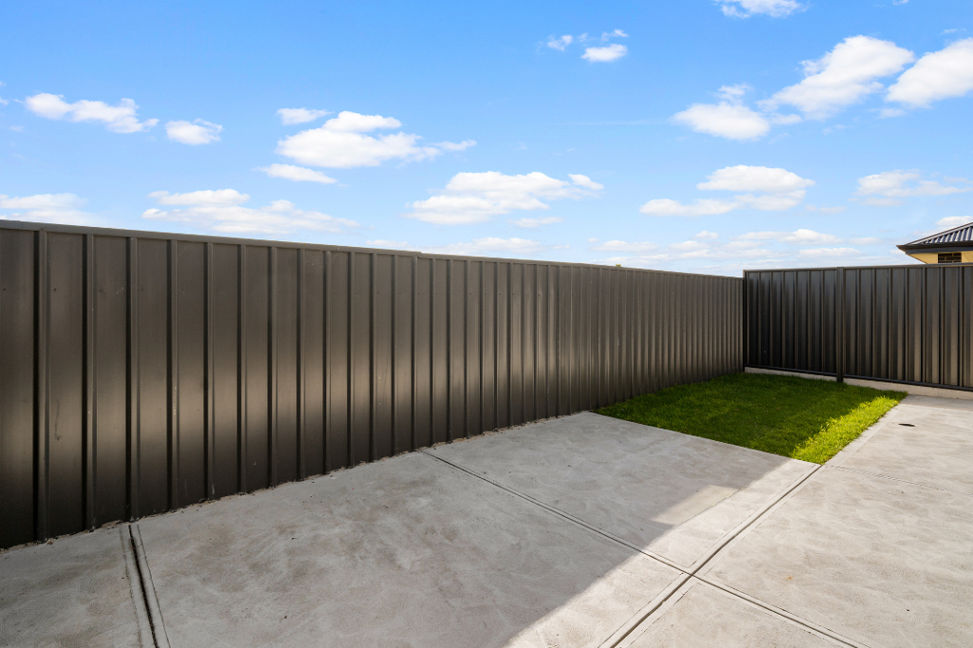 IMMACULATE SDA Home - 2 bedrooms Available with OOA--Port Adelaide — Home image 11