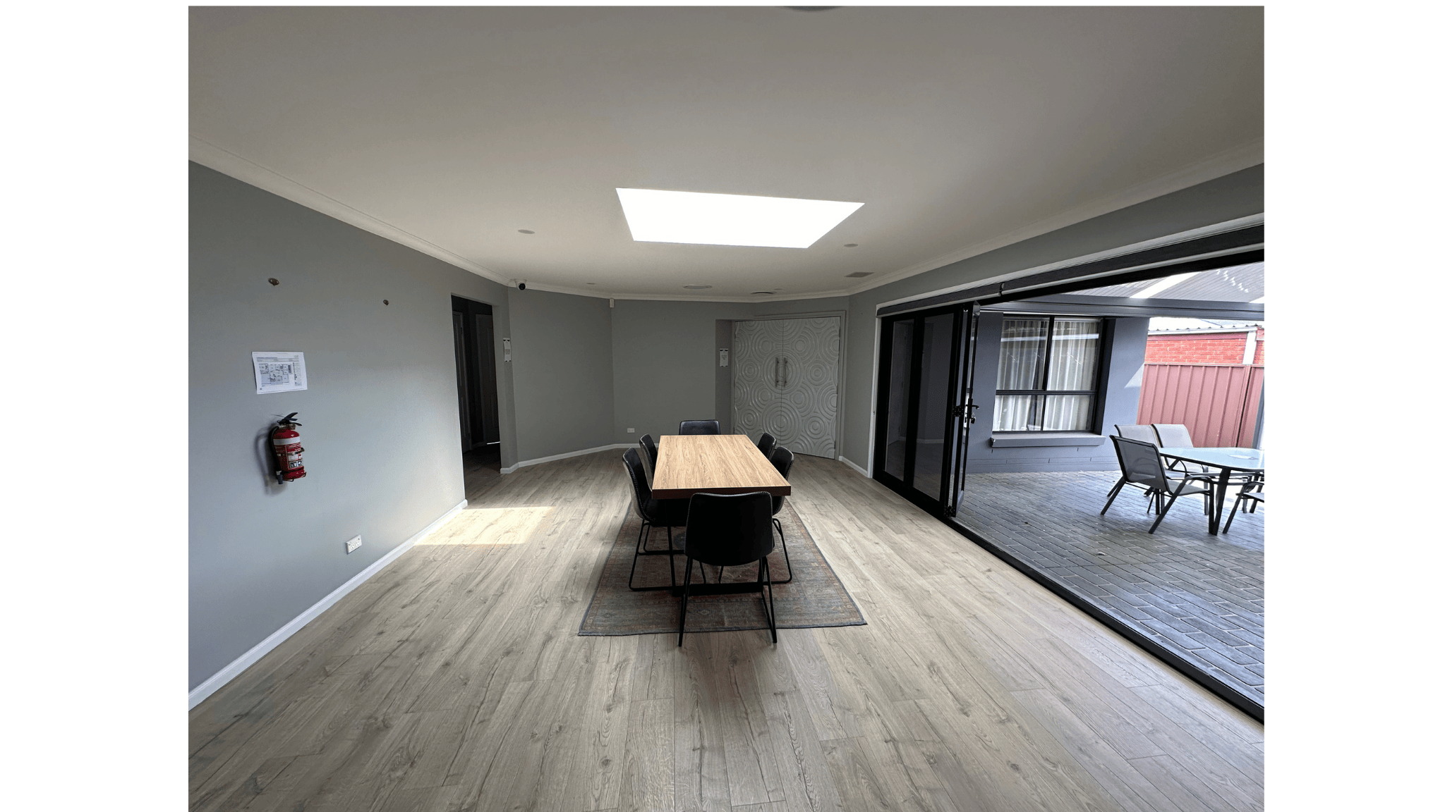 Comfortable 3 bedroom property in Moorebank — Home image 3