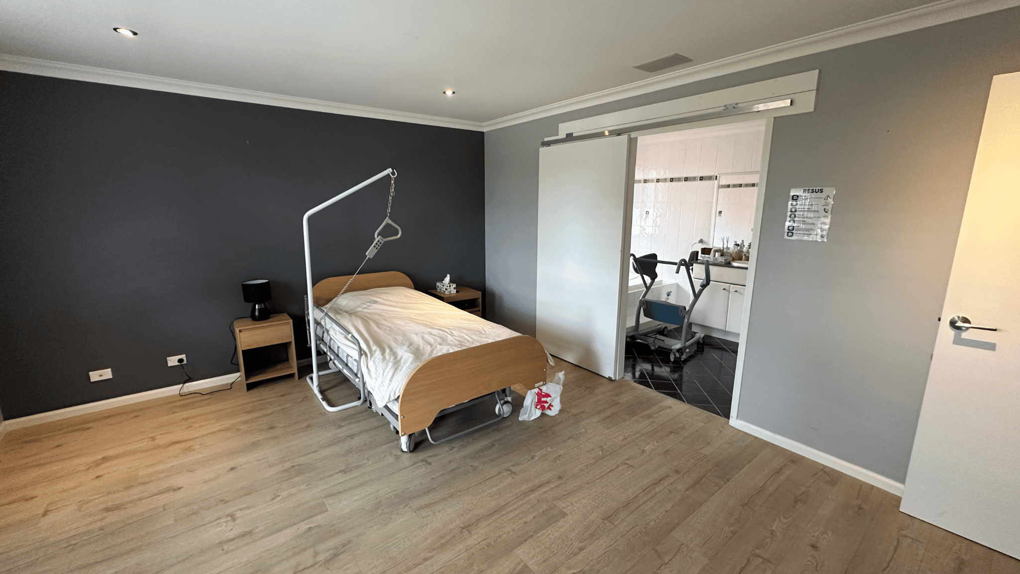 Comfortable 3 bedroom property in Moorebank — Home image 6