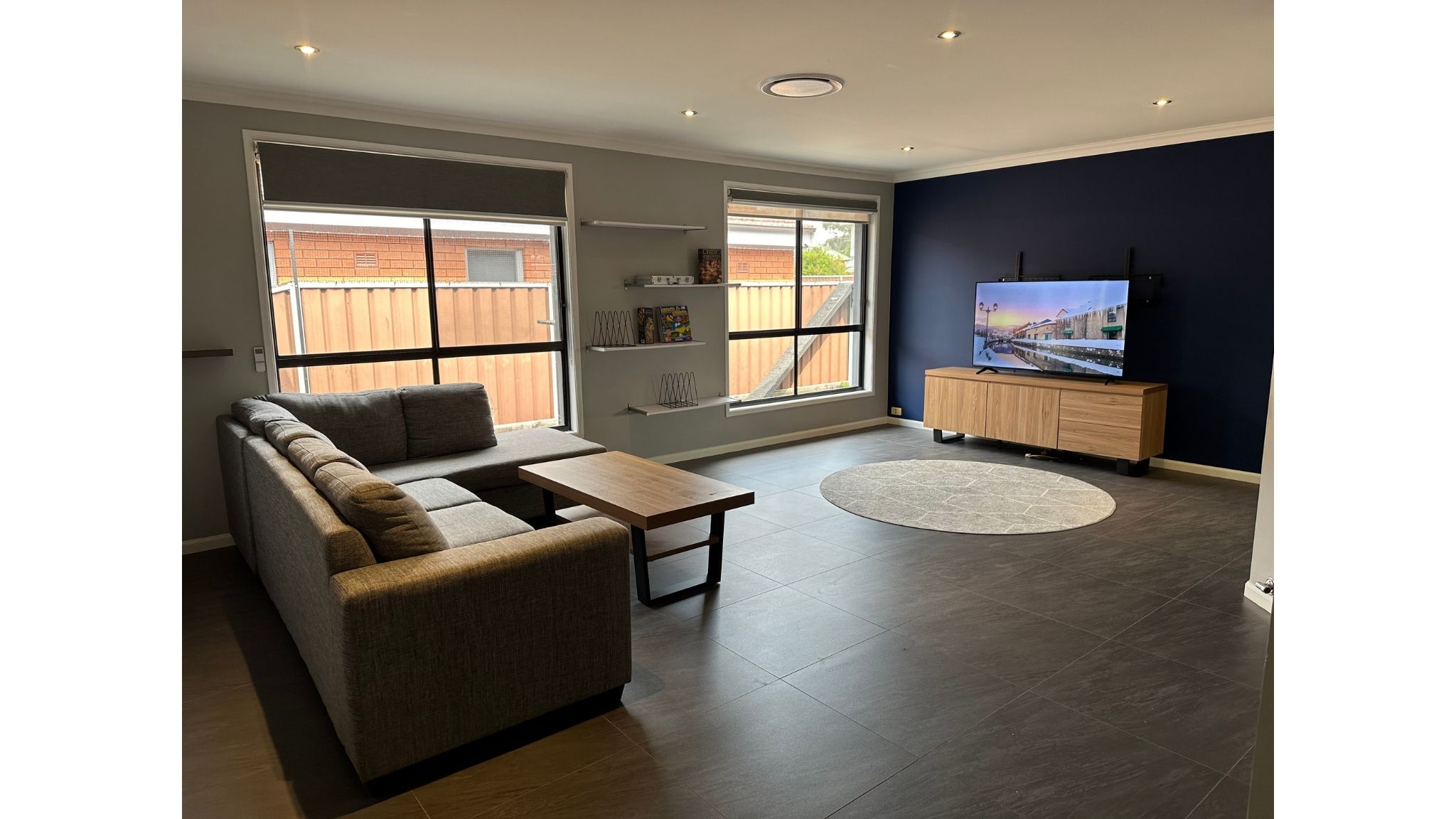 Comfortable 3 bedroom property in Moorebank — Home image 9