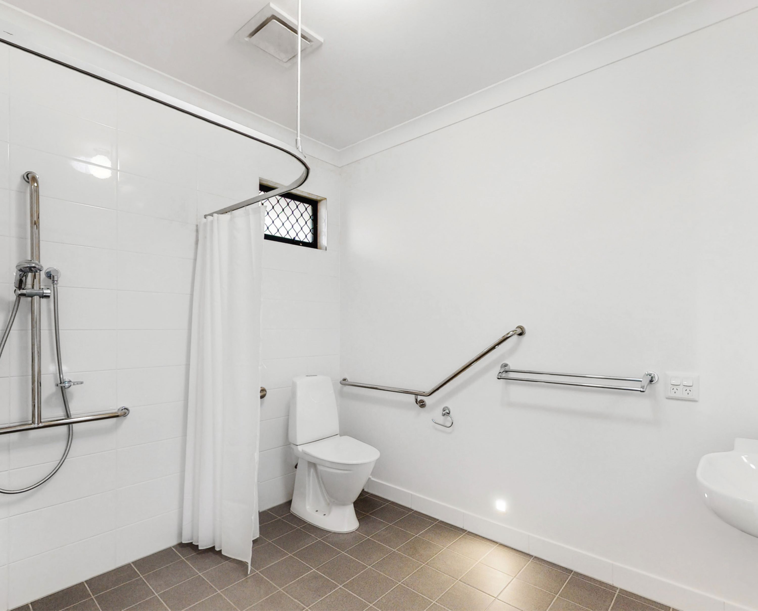 New 3 bed, 3 bath + OOA Ormiston — Home image 2