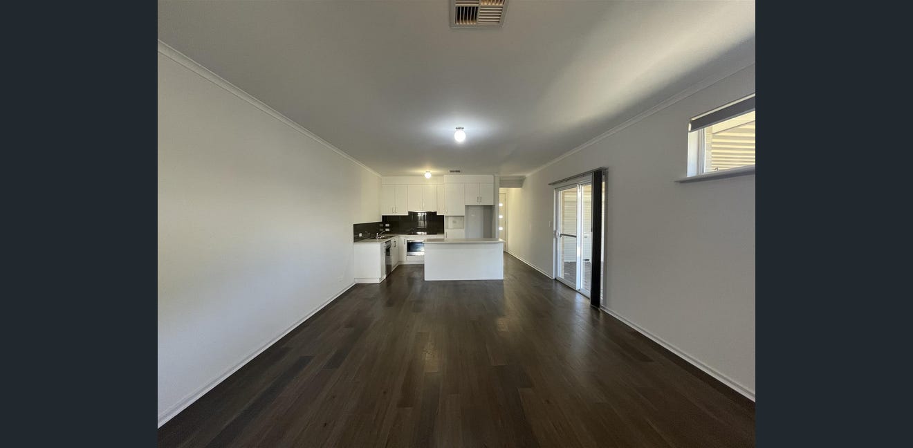 House in Sturt with 18 year old female housmate! in Sturt