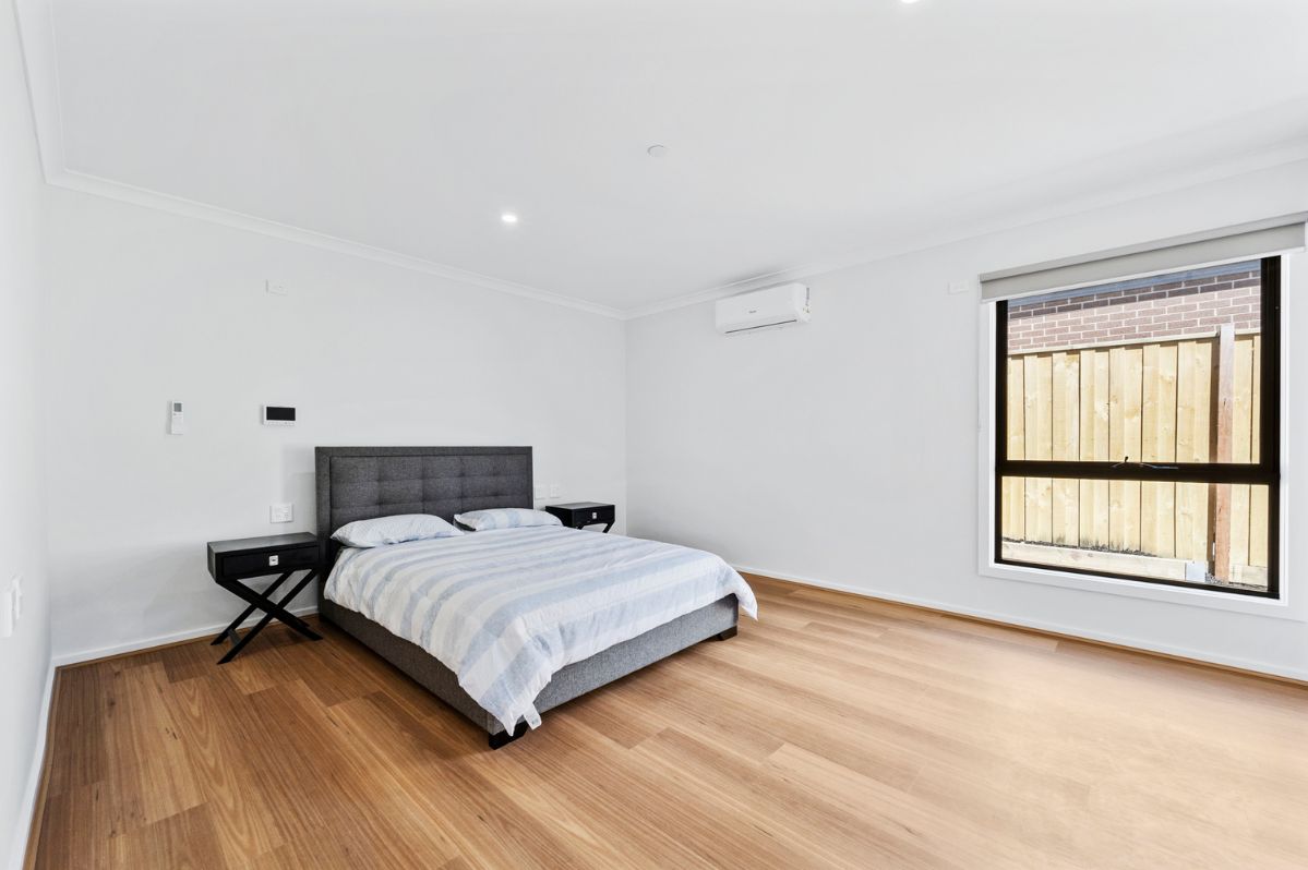 Modern 3-Bedroom HPS - Butterfly Drive, Clyde North VIC — Home image 6