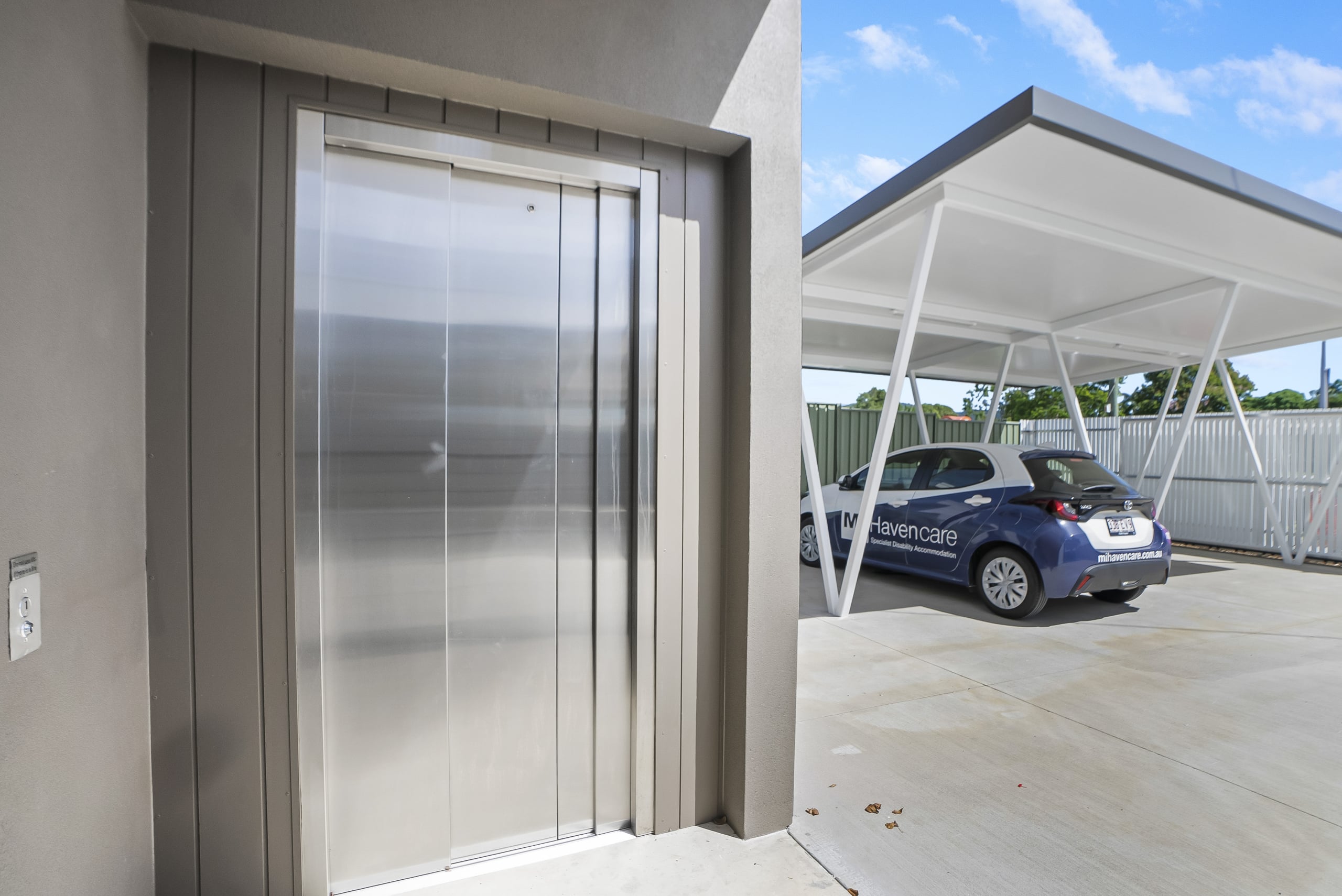 Single residence Apartments in Mooroobool — Home image 4
