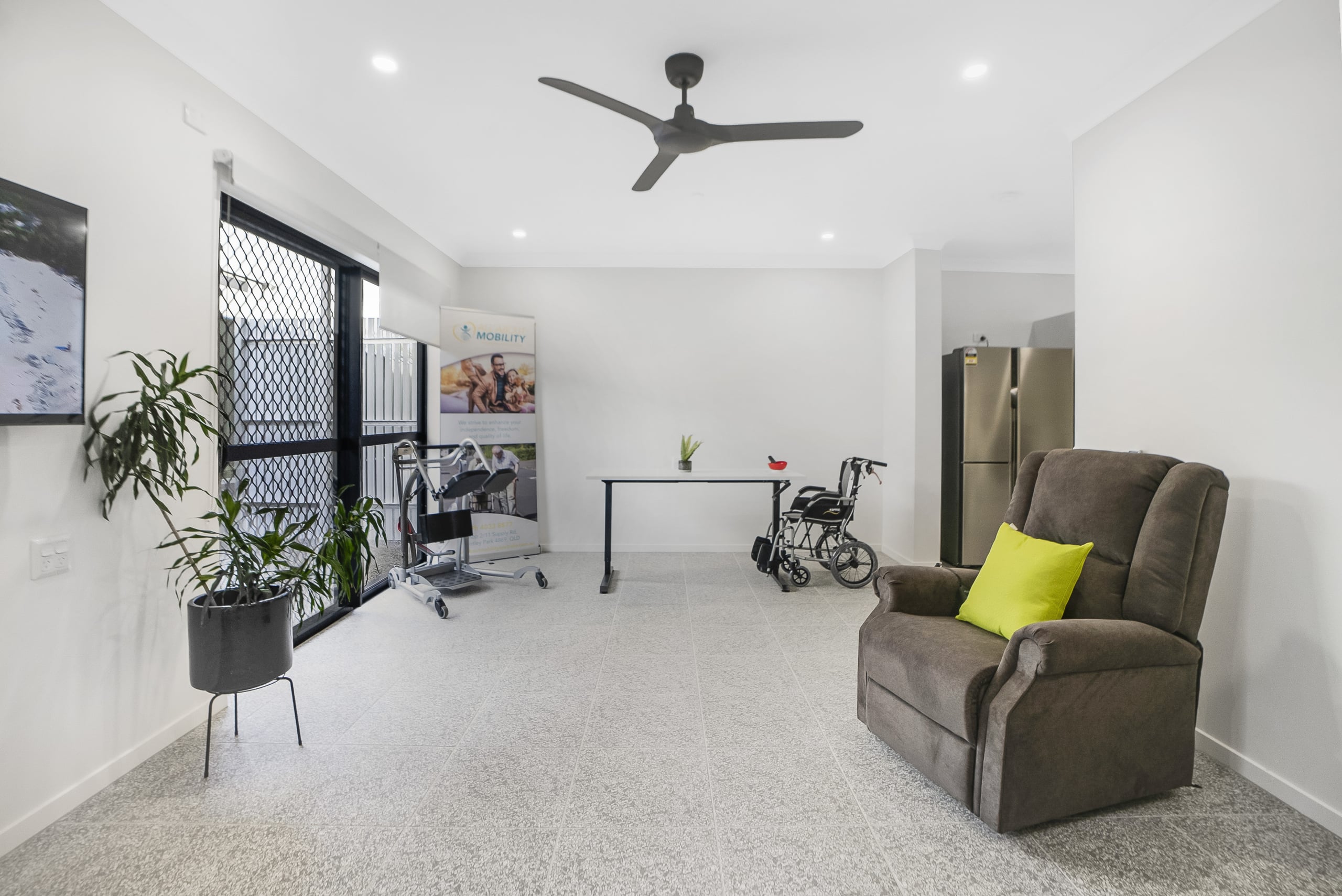 Single residence Apartments in Mooroobool — Home image 7
