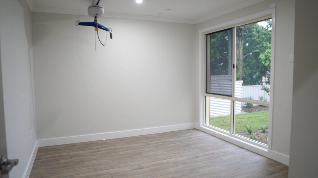 Modern, purpose built 5-bedroom house in the quiet town of Bilambil Heights. — Home image 2