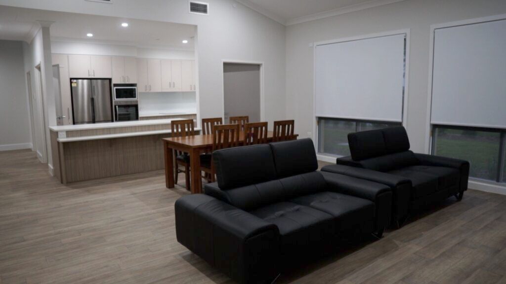 Modern, purpose built 5-bedroom house in the quiet town of Bilambil Heights. — Home image 5