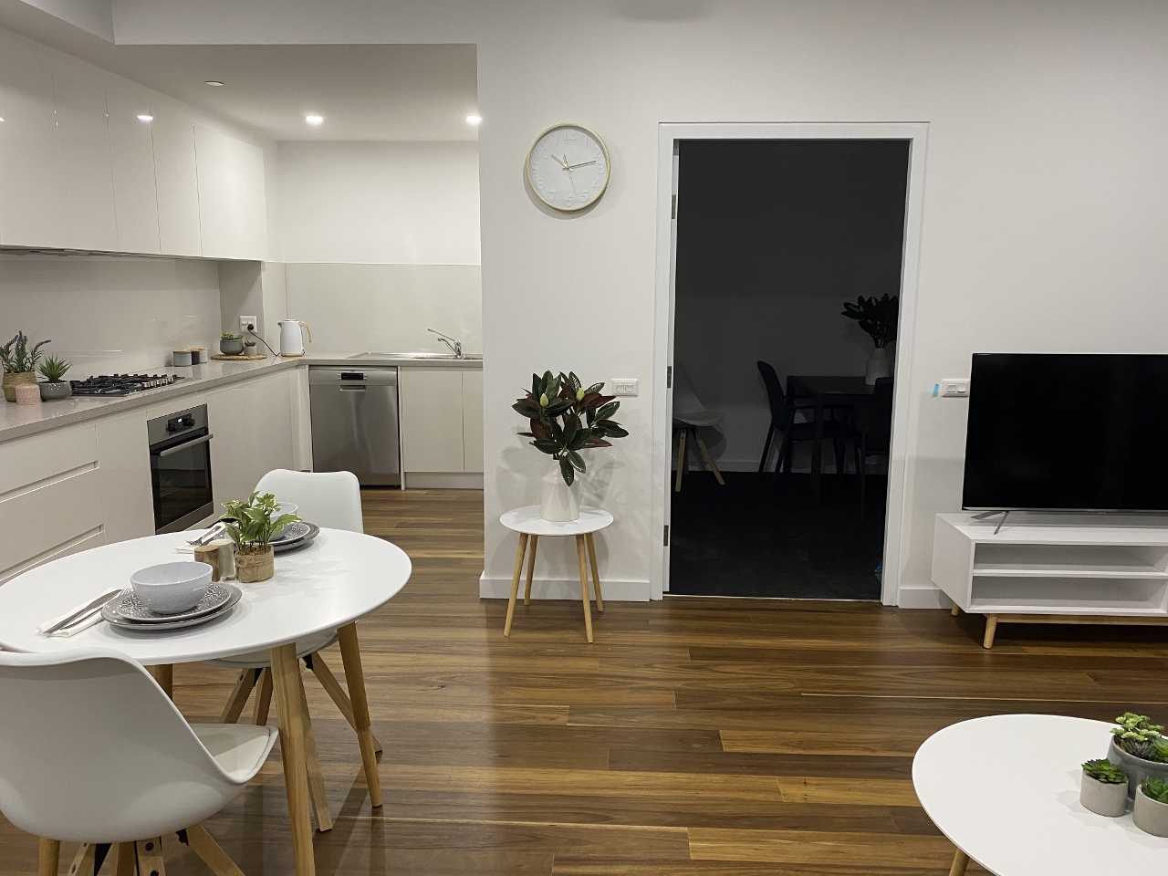 SDA Unit 1:1 Support - Signature Building,Wollongong CBD — Home image 3