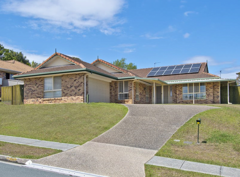 Situated close to Gold Coast's main theme parks and amenities in Parkwood