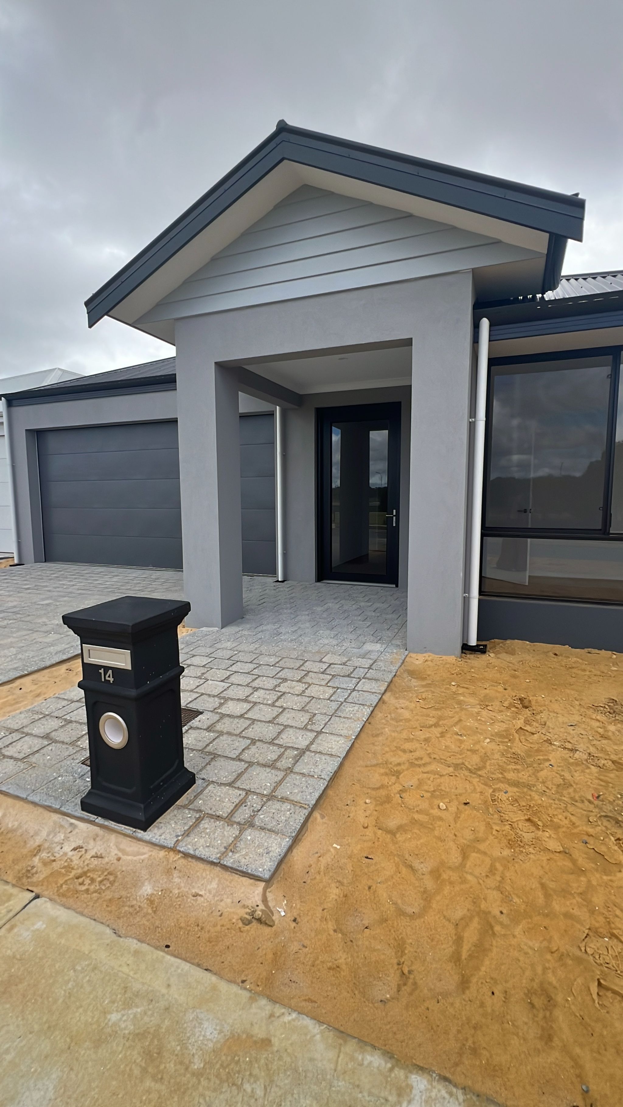 Howzat for a Home - HPS 3 bedroom + OOA in Hilbert