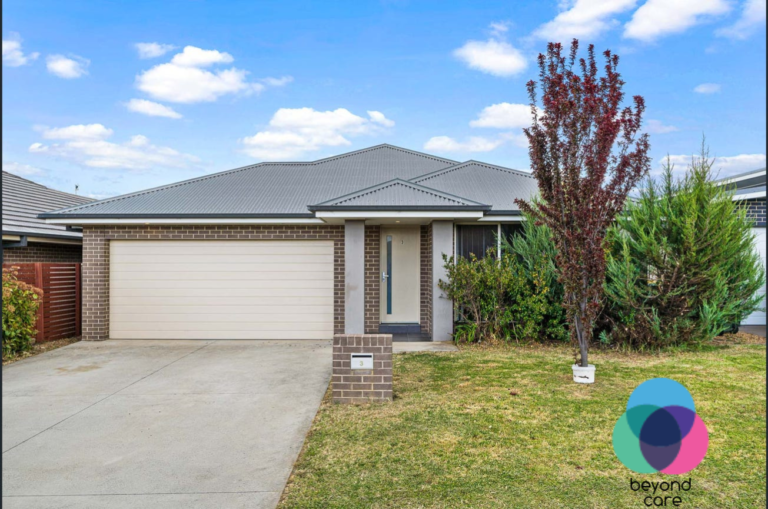 A lovely 4-bedroom single storey house in Orange in Orange