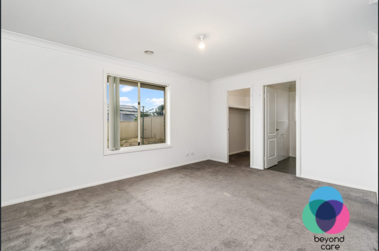 A lovely 4-bedroom single storey house in Orange — Home image 3