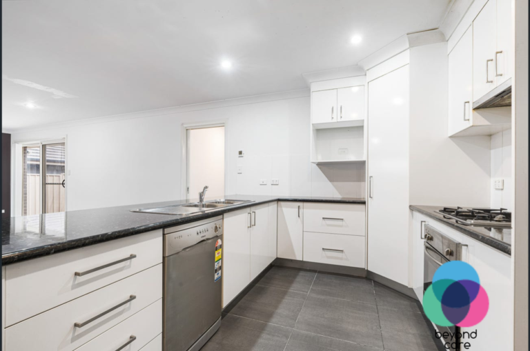 A lovely 4-bedroom single storey house in Orange — Home image 5