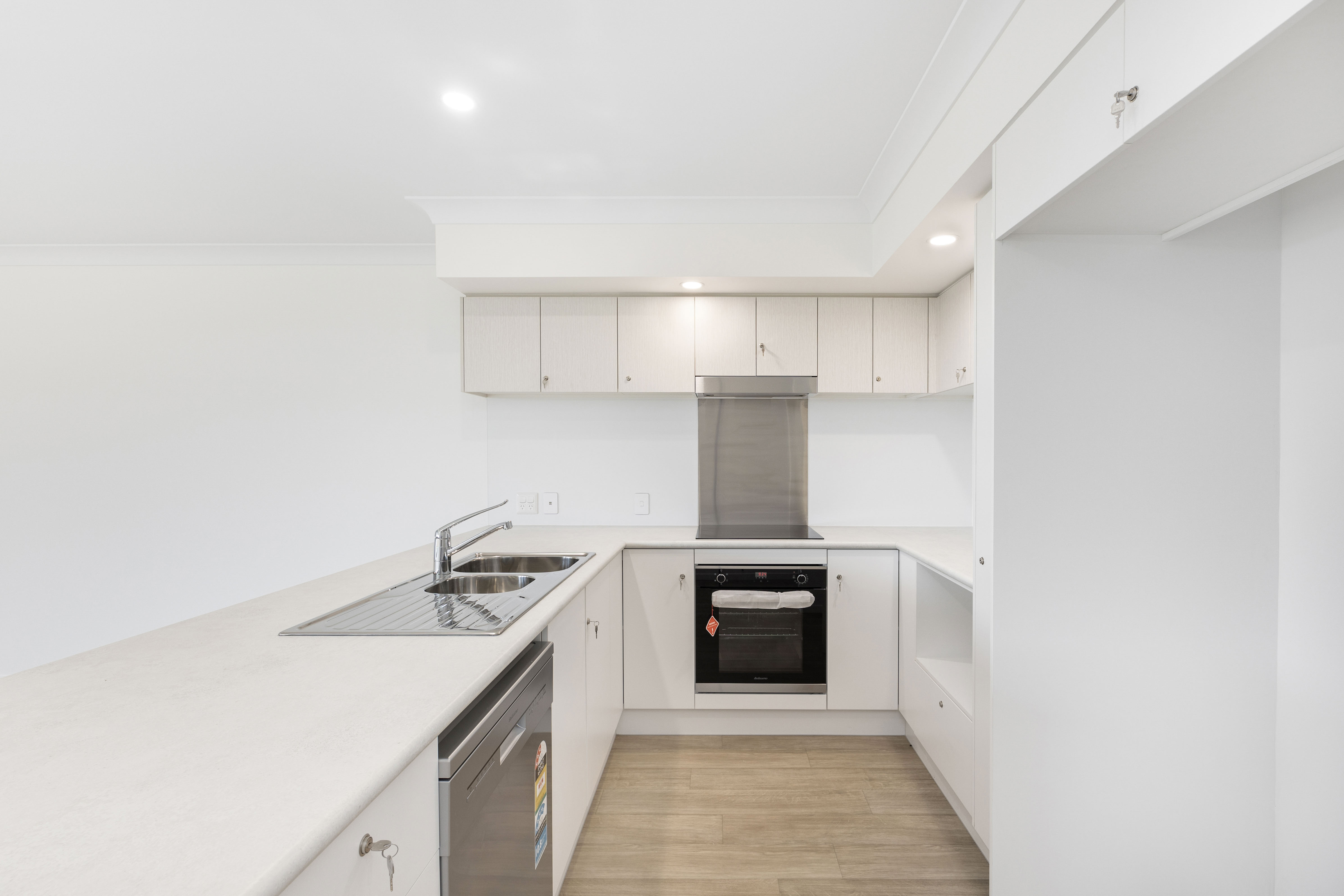 15 Frederick Cct, Eli Waters QLD 4655 — Home image 2