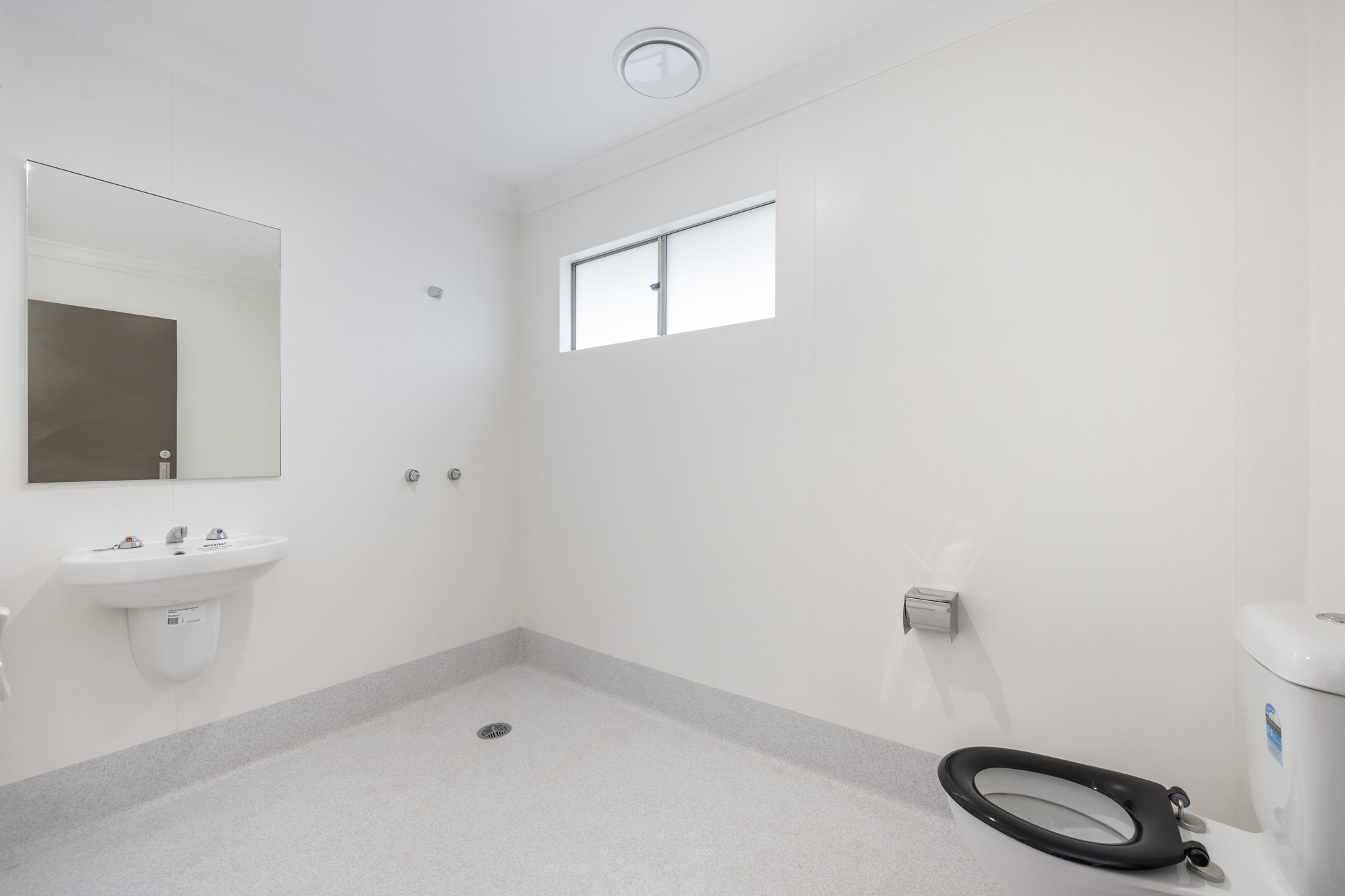 15 Frederick Cct, Eli Waters QLD 4655 — Home image 8
