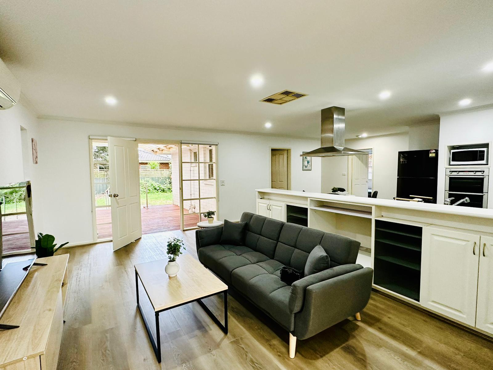 Fully accessible 4 bedroom SIL house-Newly renovated with Brand New Amenities — Home image 8