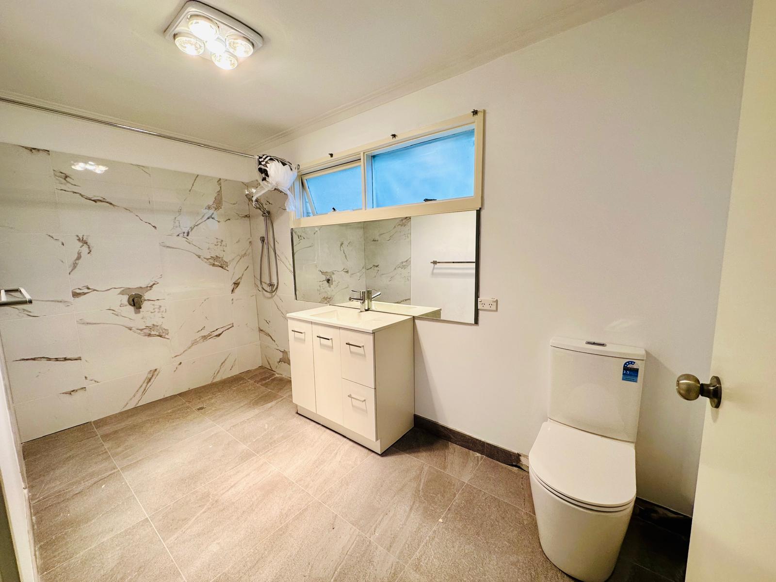 Fully accessible 4 bedroom SIL house-Newly renovated with Brand New Amenities — Home image 9