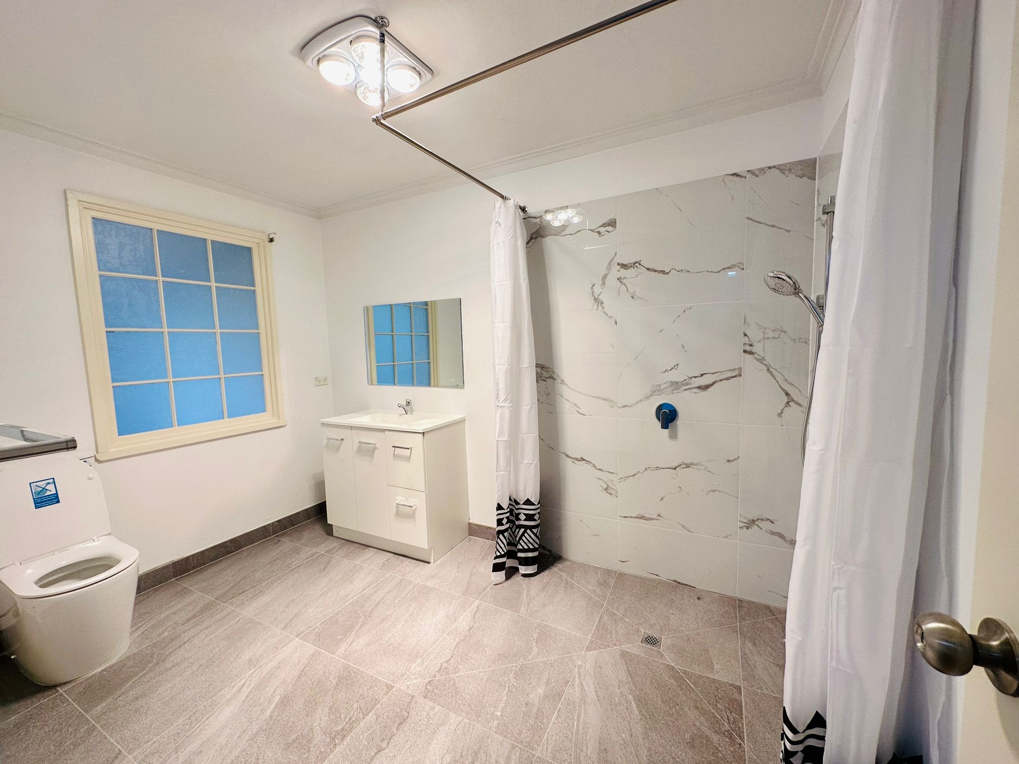 Fully accessible 4 bedroom SIL house-Newly renovated with Brand New Amenities — Home image 10