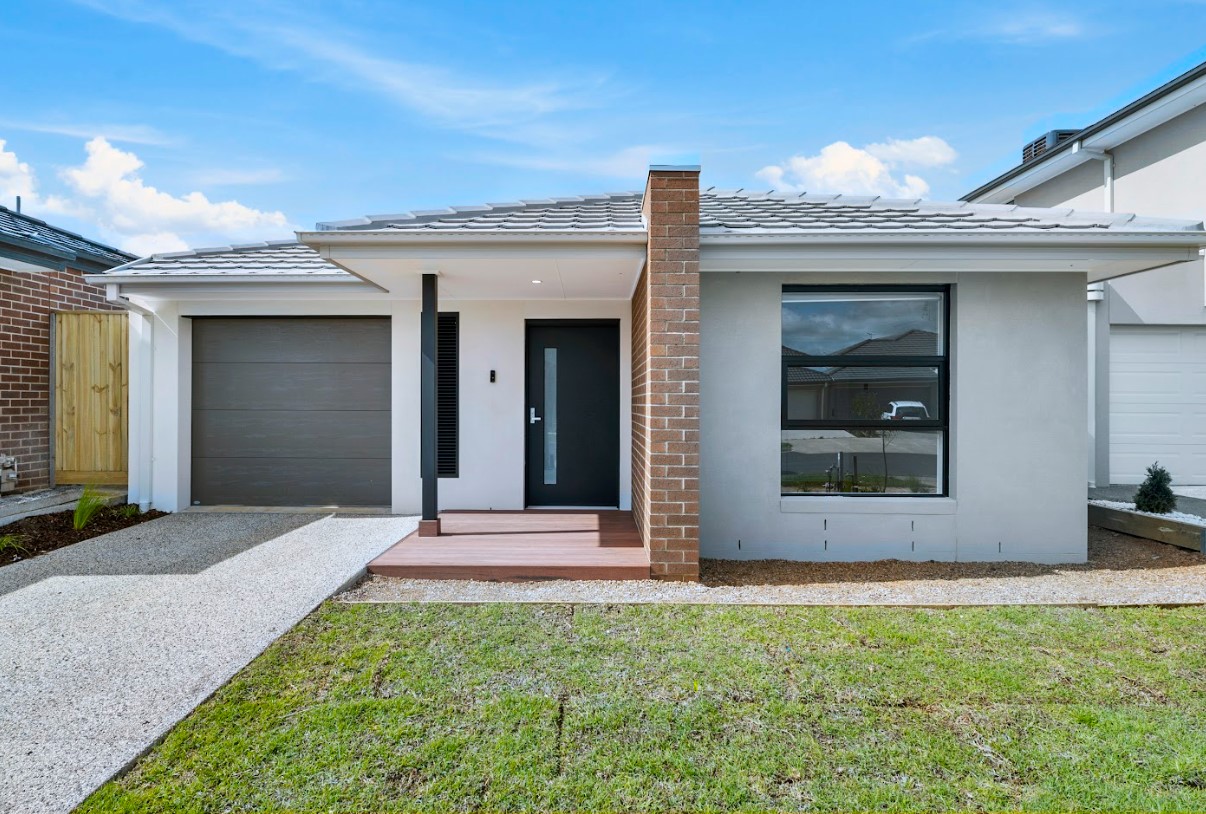 Elegance Awaits: Stunning 2-Bedroom Home in Premier Location! in Truganina