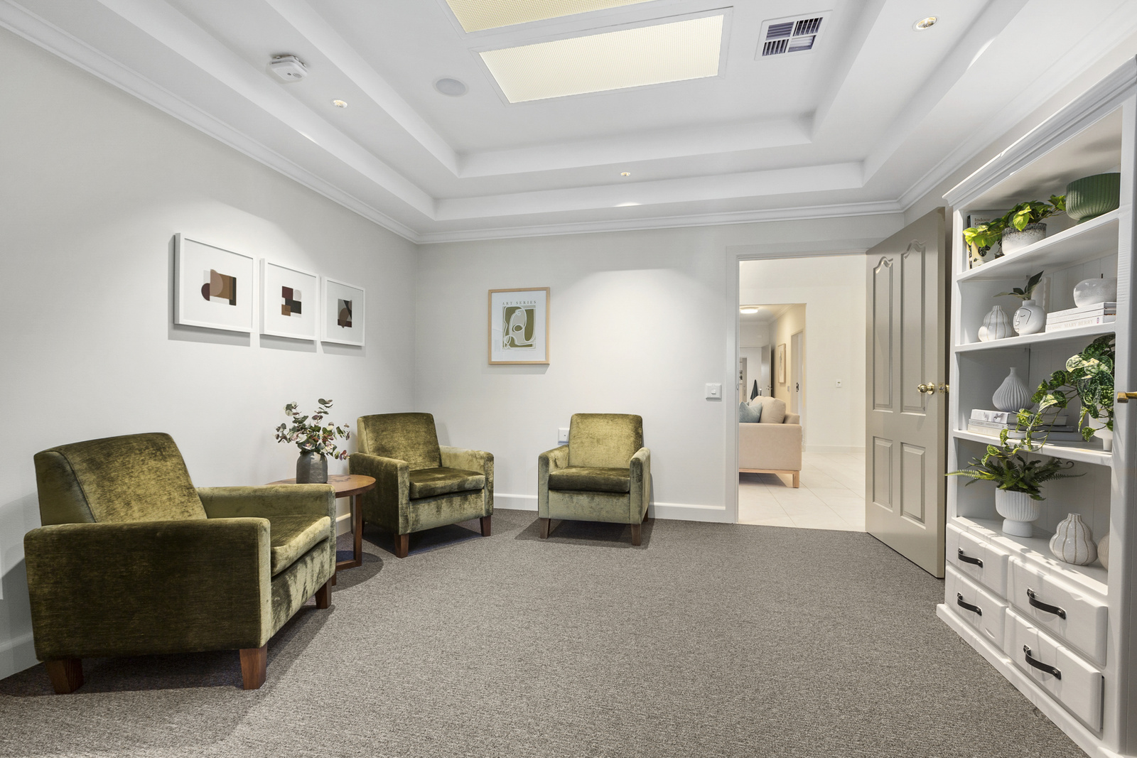 Enjoy living in a renovated home in lovely Lysterfield! — Home image 3