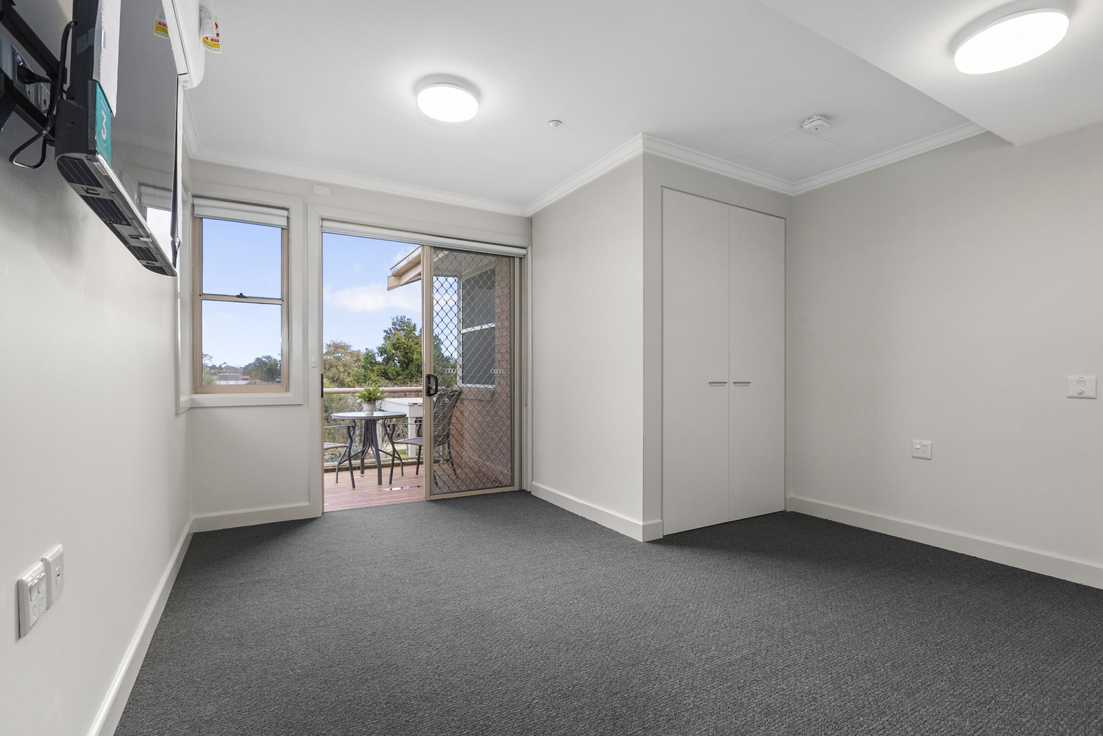 Enjoy living in a renovated home in lovely Lysterfield! — Home image 11
