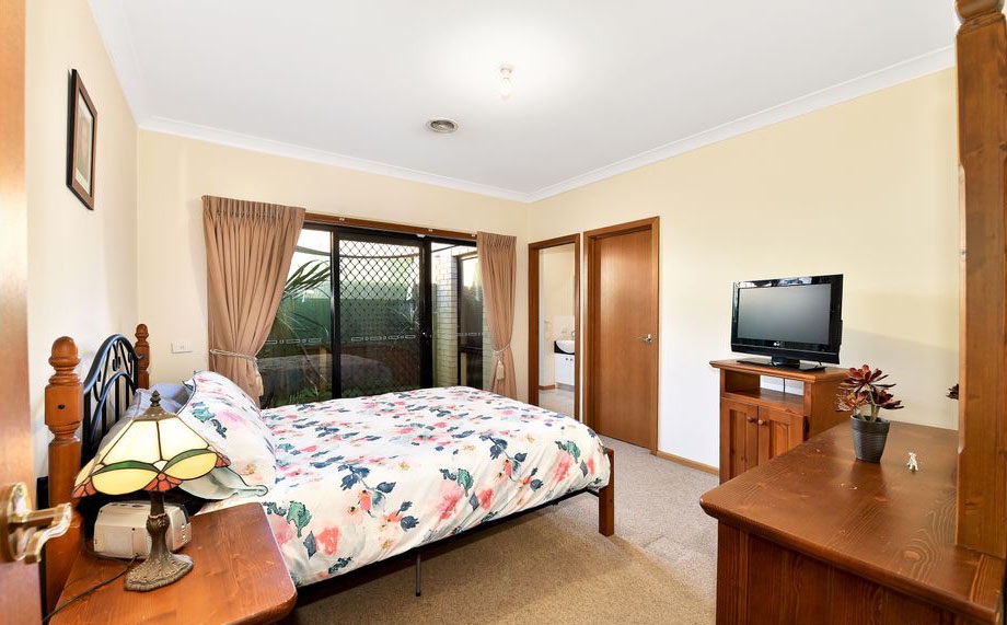 SIL - Epping - Large house - 1 Vacancy Female Participant in Epping