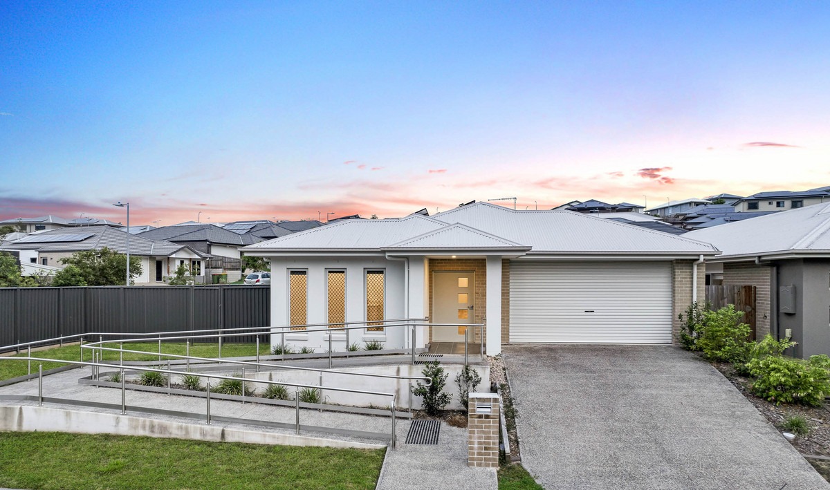 Exceptional full y accessibl SDA Living in the Heart of Spring Mountain in Spring Mountain